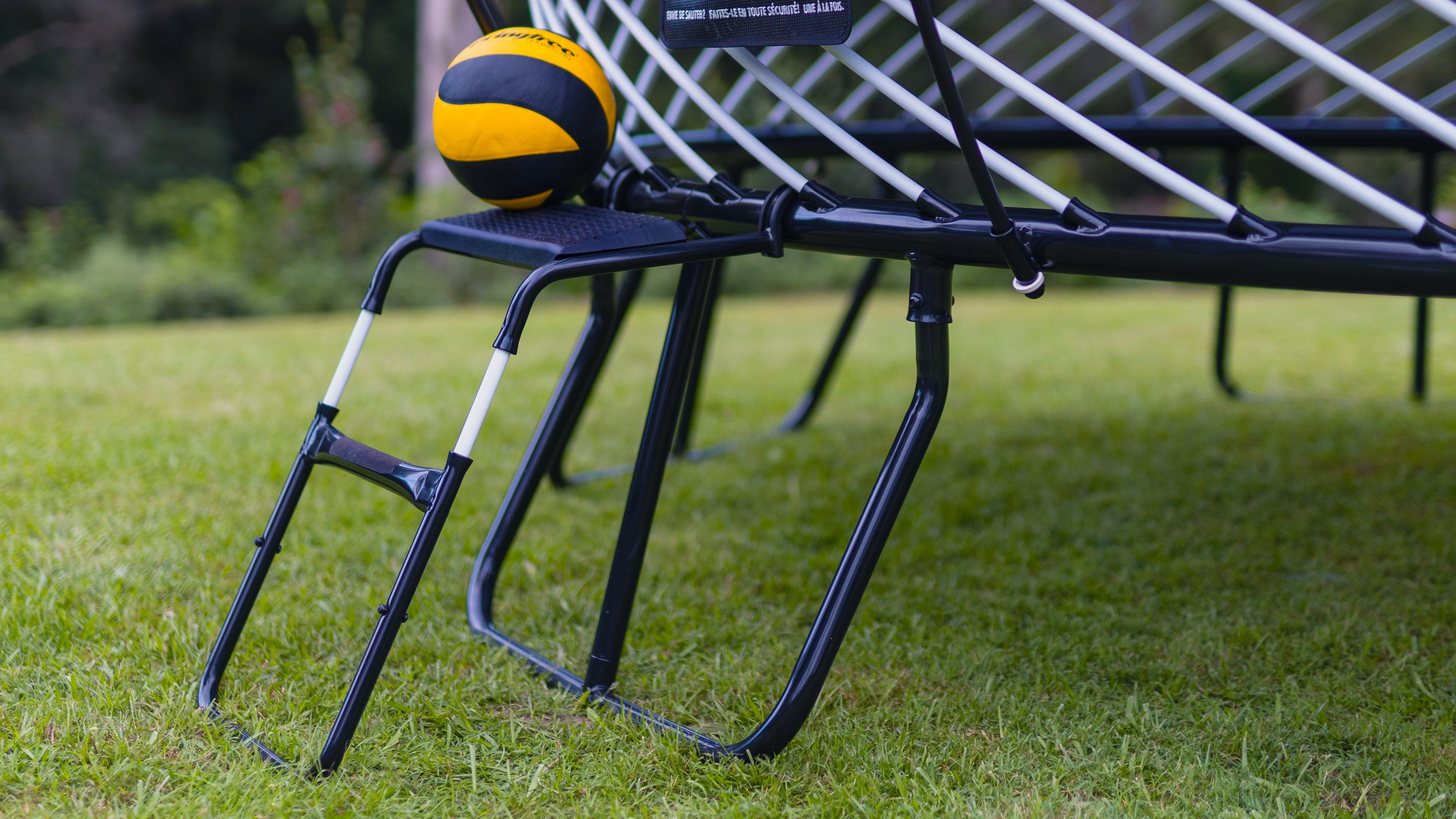 flexrstep with a springfree trampoline ball